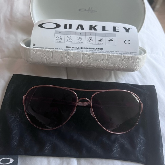 Oakley Accessories - Oakley CAVEAT sunglasses rose gold
